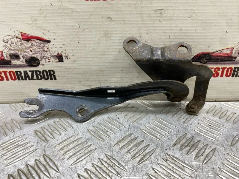 Петля капота левая mazda 3 BK 2005 - миниатюра 3