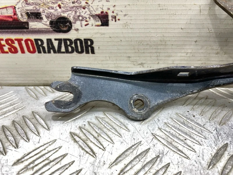 Петля капота левая mazda 3 BK 2005 - миниатюра 4