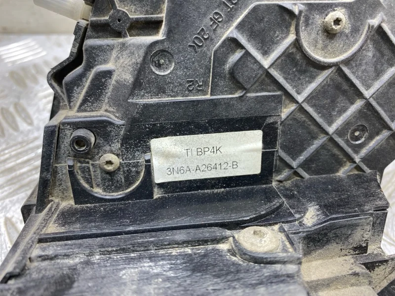 Замок боковой двери задний правый mazda 3 BK 2005 - миниатюра 6