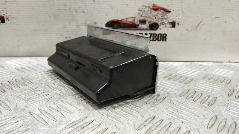 Пепельница Audi A8 D3/Д3 BFM 2006 - миниатюра 4