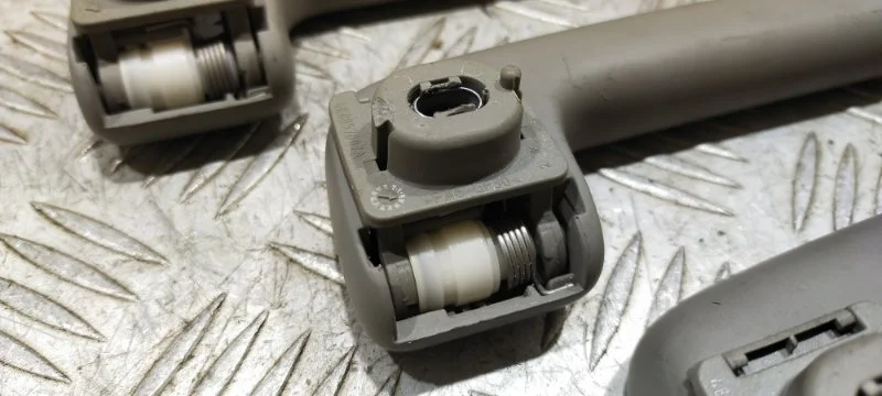 Ручка потолка Audi A8 D3/Д3 BFM 2006 - миниатюра 4