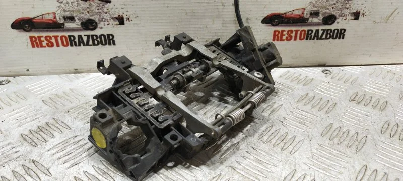 Кронштейн ручки двери Audi A8 D3/Д3 BFM 2006 - миниатюра 3