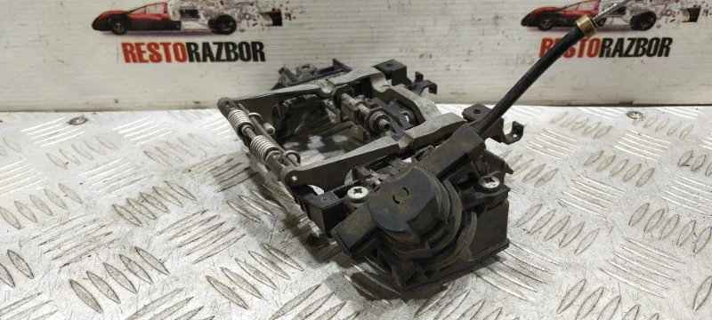 Кронштейн ручки двери Audi A8 D3/Д3 BFM 2006 - миниатюра 4