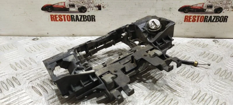 Кронштейн ручки двери Audi A8 D3/Д3 BFM 2006 - миниатюра 5