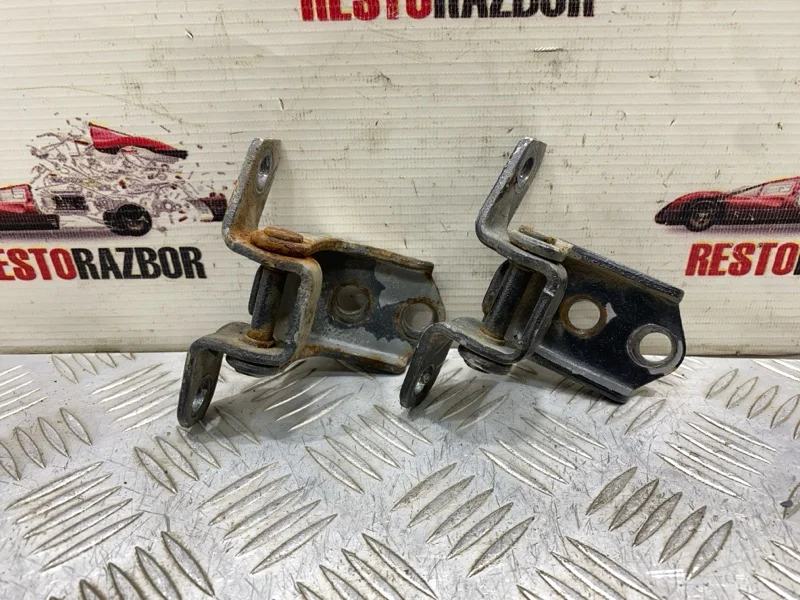Петля двери передняя правая mazda 3 BK 2005 - миниатюра 2