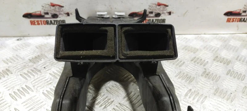 Воздуховод салона Audi A8 D3/Д3 BFM 2006 - миниатюра 3