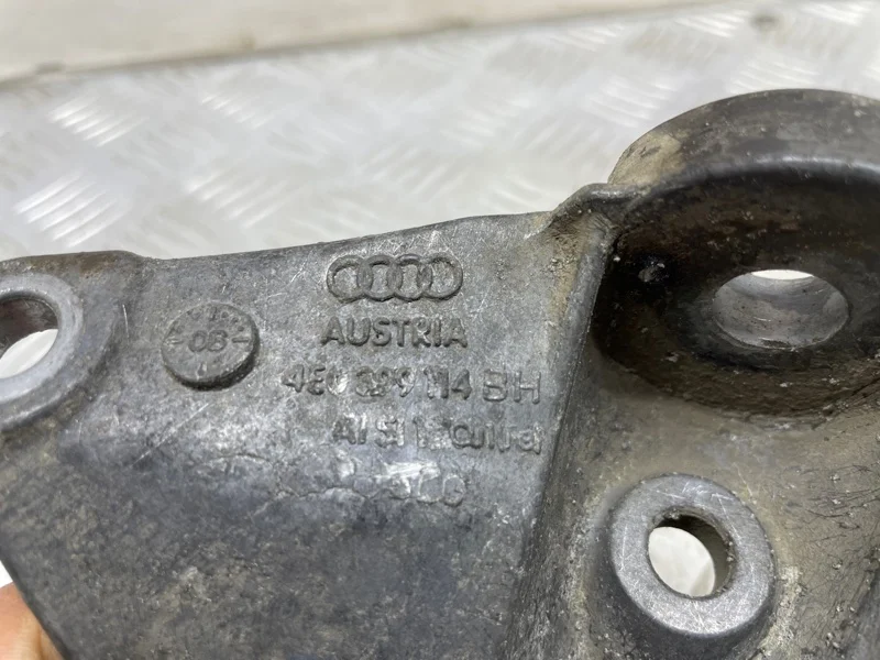 Кронштейн акпп Audi A8 D3/Д3 BFM 2006 - миниатюра 6