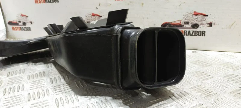 Воздуховод салона Audi A8 D3/Д3 BFM 2006 - миниатюра 4