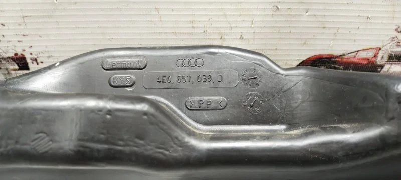 Воздуховод салона Audi A8 D3/Д3 BFM 2006 - миниатюра 6