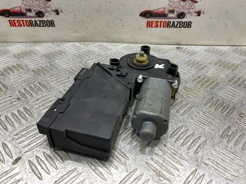 Мотор стеклоподъемника правый Audi A8 Д3/D3 BFM - миниатюра 5