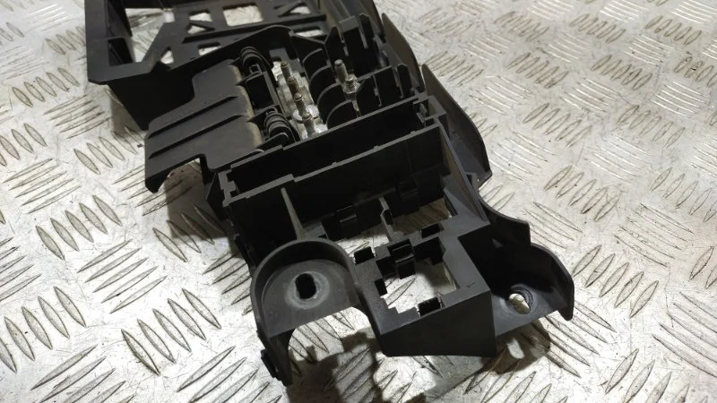 Корпус блока предохранителей Audi A8 D3/Д3 BFM - миниатюра 5