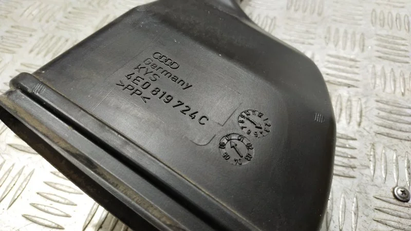 Воздуховод салона Audi A8 D3/Д3 BFM 2006 - миниатюра 7