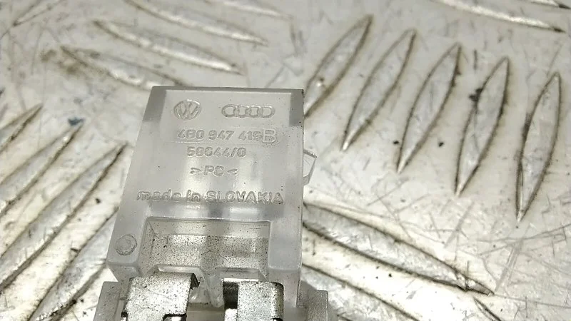 Плафон подсветки салона Audi A8 D3/Д3 BFM 2006 - миниатюра 5