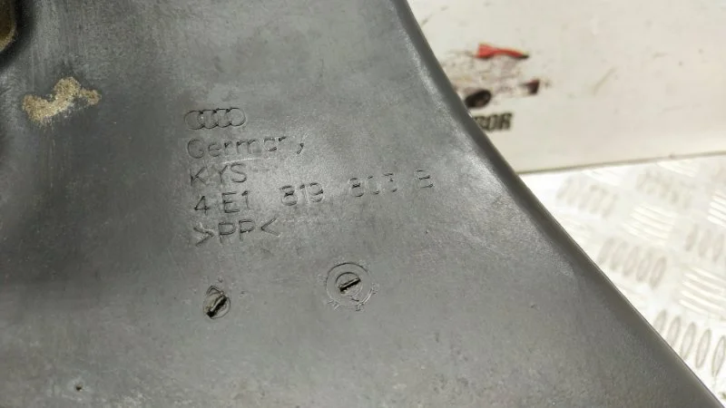 Воздуховод салона Audi A8 D3/Д3 BFM 2006 - миниатюра 9