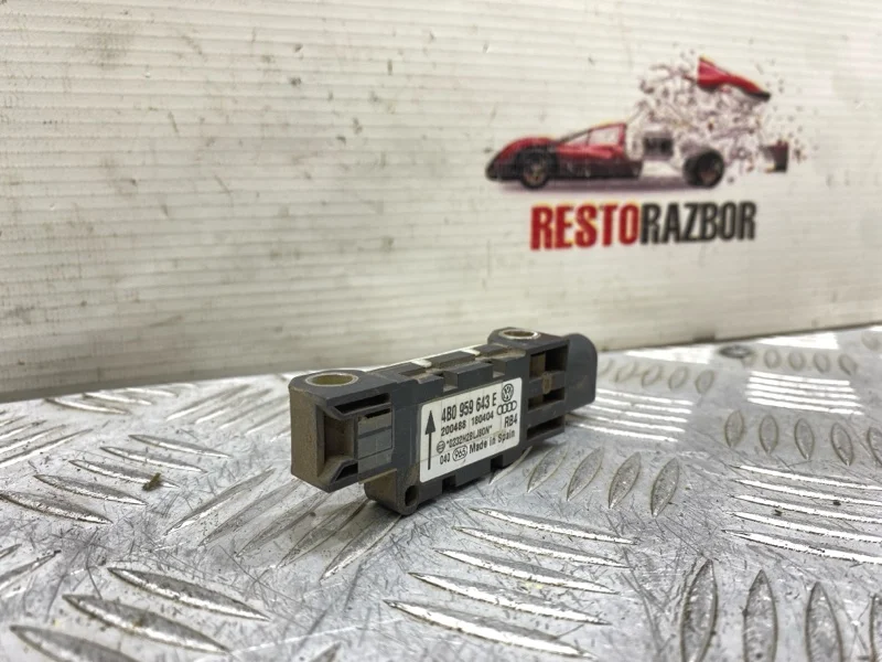 Датчик удара Audi A8 Д3/D3 BFM 2006 - изображение 1