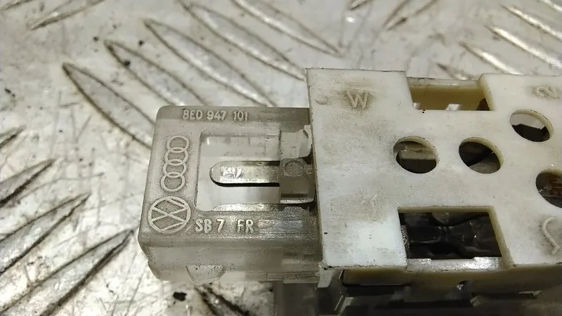 Плафон подсветки салона Audi A8 D3/Д3 BFM 2006 - миниатюра 5