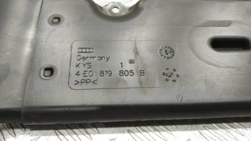 Воздуховод салона Audi A8 D3/Д3 BFM 2006 - миниатюра 6