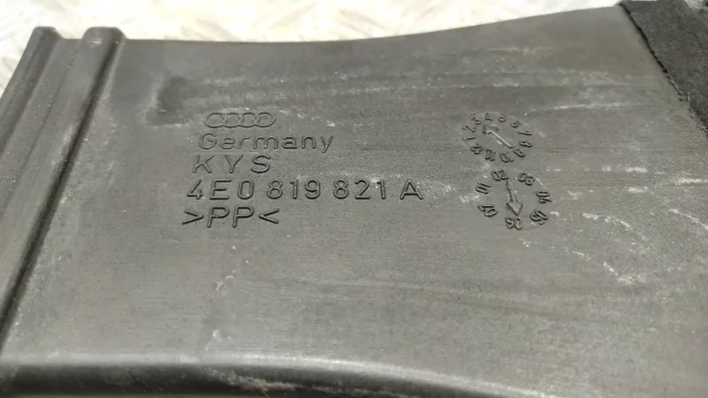 Воздуховод салона Audi A8 D3/Д3 BFM 2006 - миниатюра 5