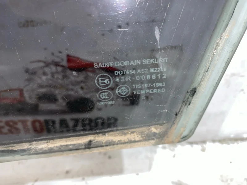 Стекло двери переднее левое mazda 3 BK 2005 - миниатюра 3