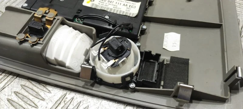 Плафон подсветки салона Audi A8 D3/Д3 BFM 2006 - миниатюра 6