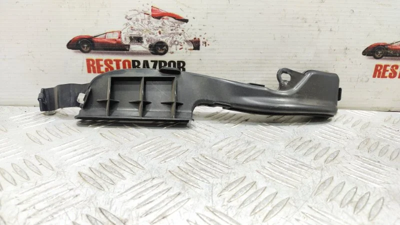 Воздуховод салона Audi A8 D3/Д3 BFM 2006 - миниатюра 2