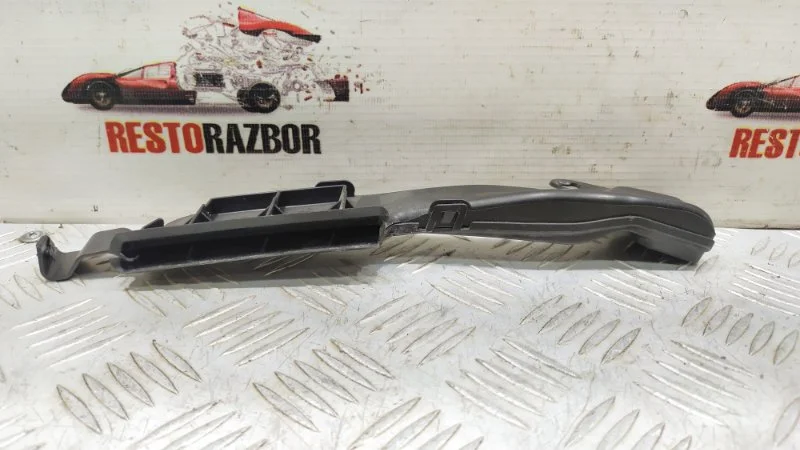 Воздуховод салона Audi A8 D3/Д3 BFM 2006 - миниатюра 6