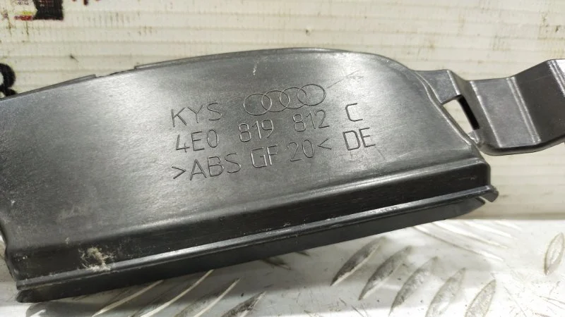 Воздуховод салона Audi A8 D3/Д3 BFM 2006 - миниатюра 7