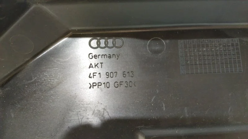 Крышка блока предохранителей audi A6 C6 2.0 2008 - миниатюра 9