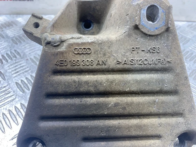 Кронштейн двигателя правый Audi A8 Д3/D3 BFM 2006 - миниатюра 5