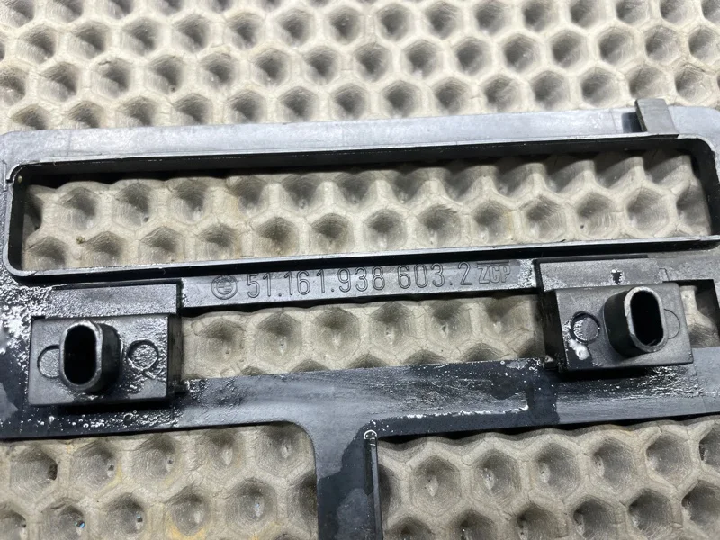 Пластик на коробку BMW 5 E 34 M50B25 1994 - миниатюра 5