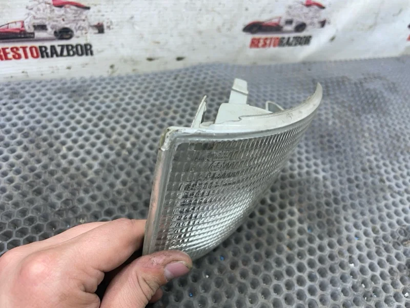 Поворотник правый Audi 100 C4 СЕДАН AAR 1993 - миниатюра 5
