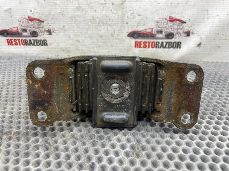 Кронштейн редуктора BMW 5 E 34 M50B25 1994 - миниатюра 6