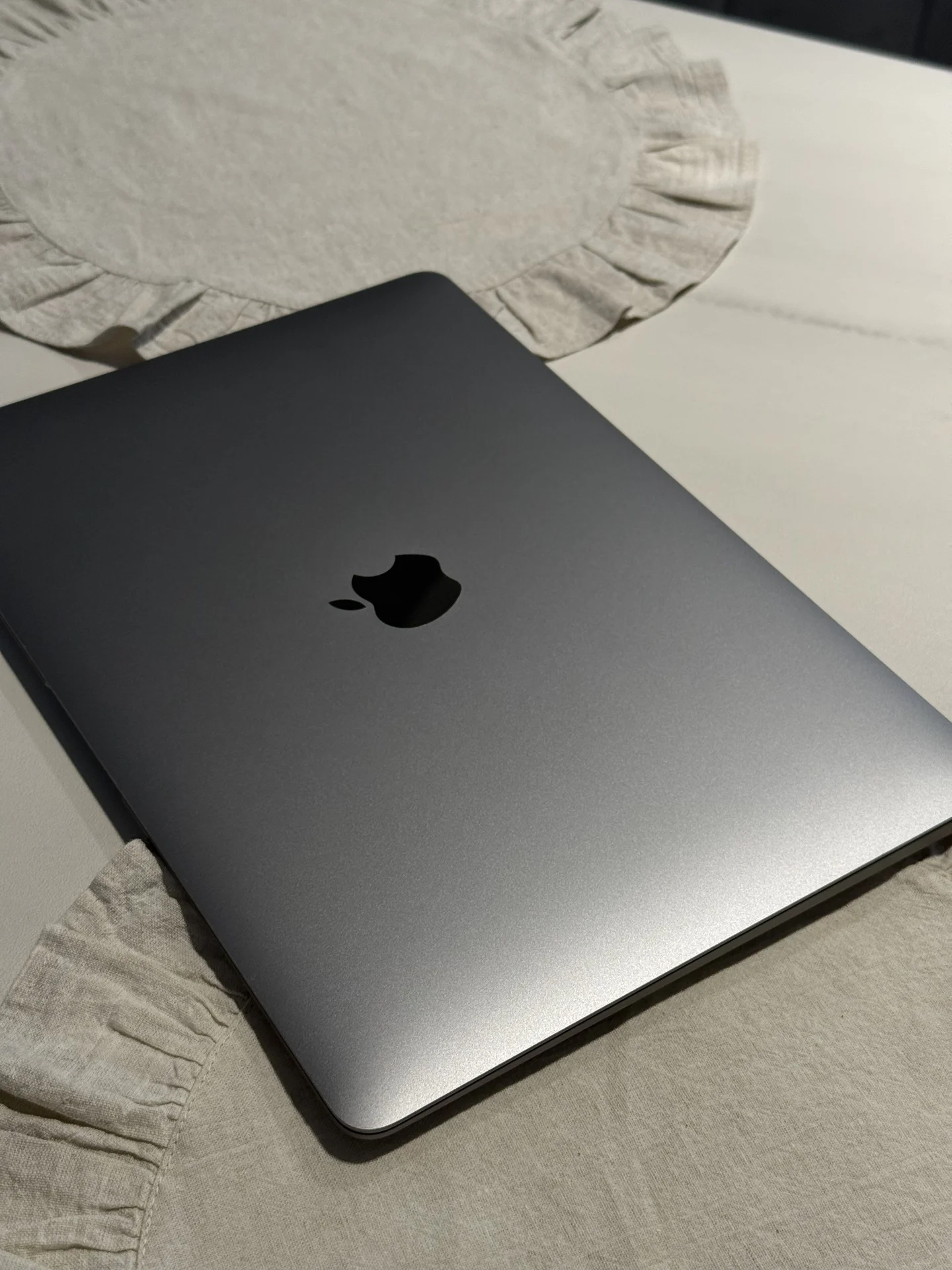 Macbook Air 2019 Отличное состояние - миниатюра 2