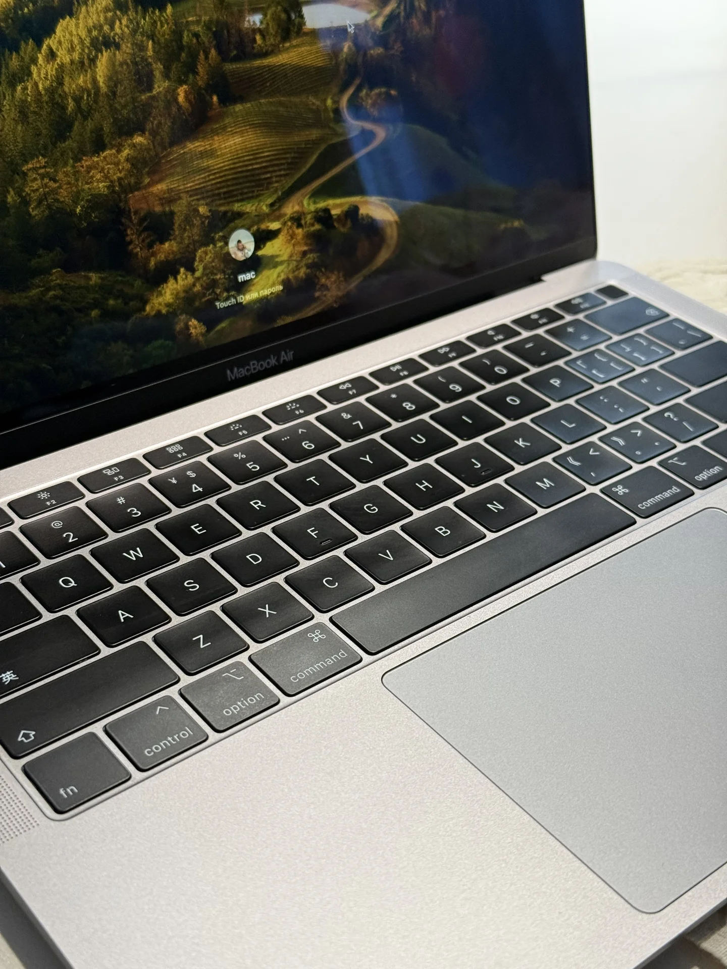 Macbook Air 2019 Отличное состояние - миниатюра 3