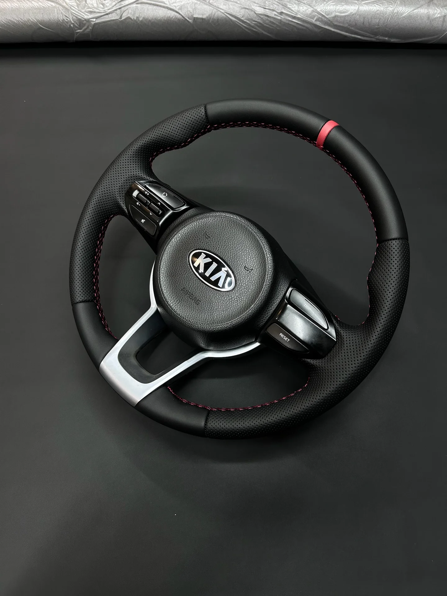 Руль kia rio 4 с обогревом с нулевой меткой - изображение 1