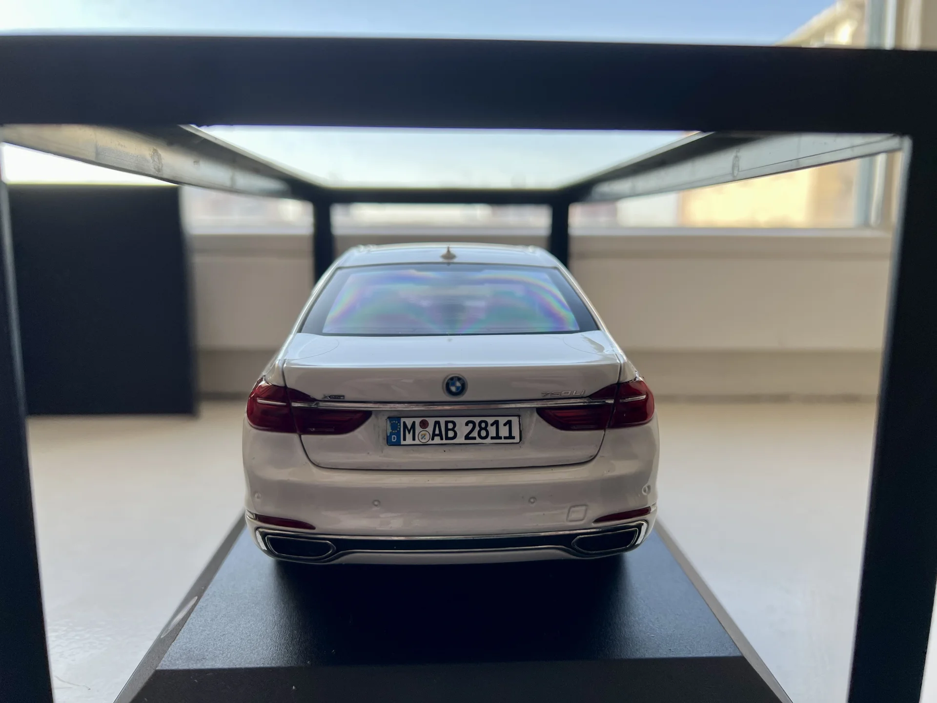 Paragon 1:18 BMW 750Li G12 - миниатюра 5