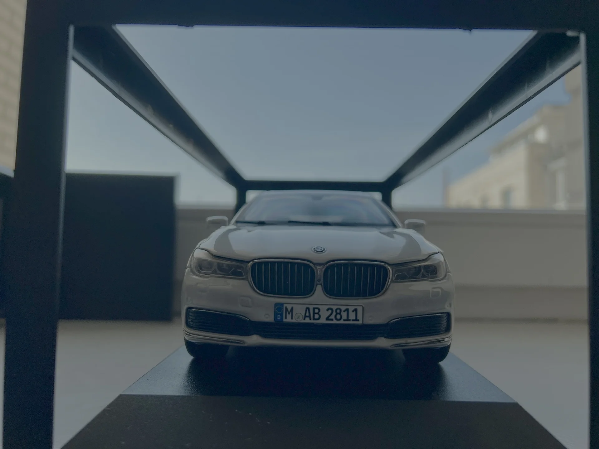Paragon 1:18 BMW 750Li G12 - миниатюра 7