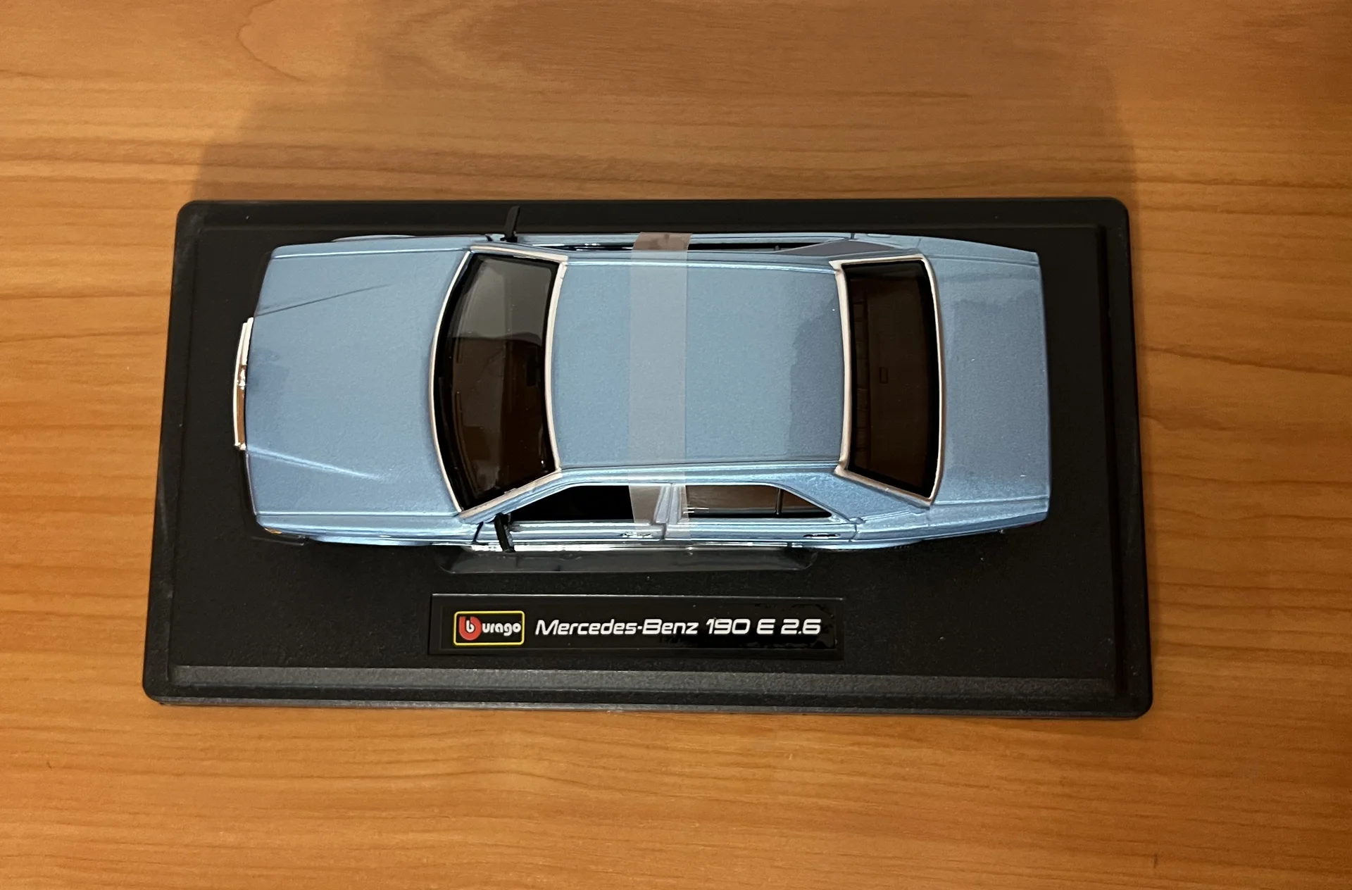 Bburago 1:24 Mercedes 190e - миниатюра 3