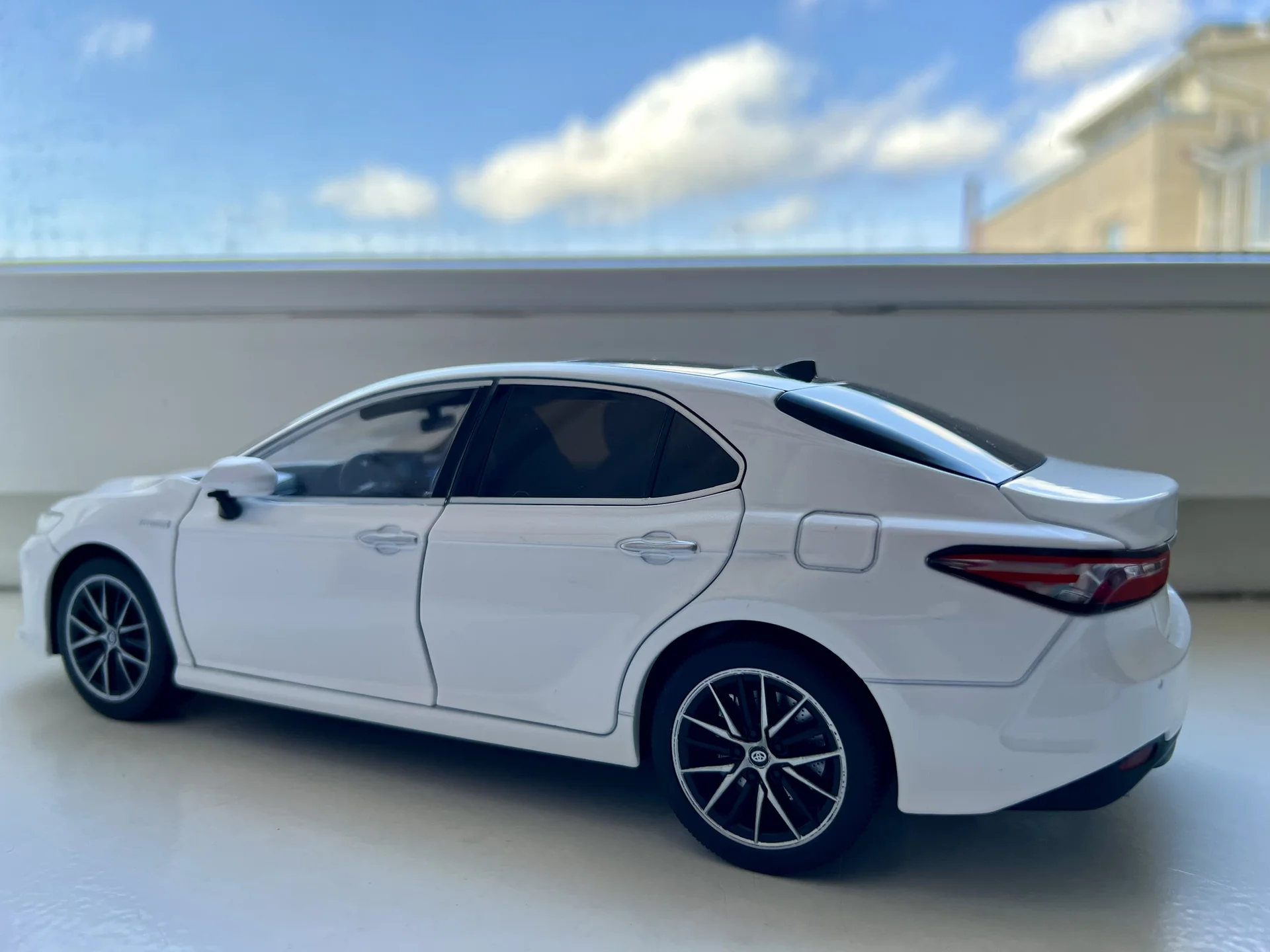 1:18 Toyota Camry - миниатюра 2
