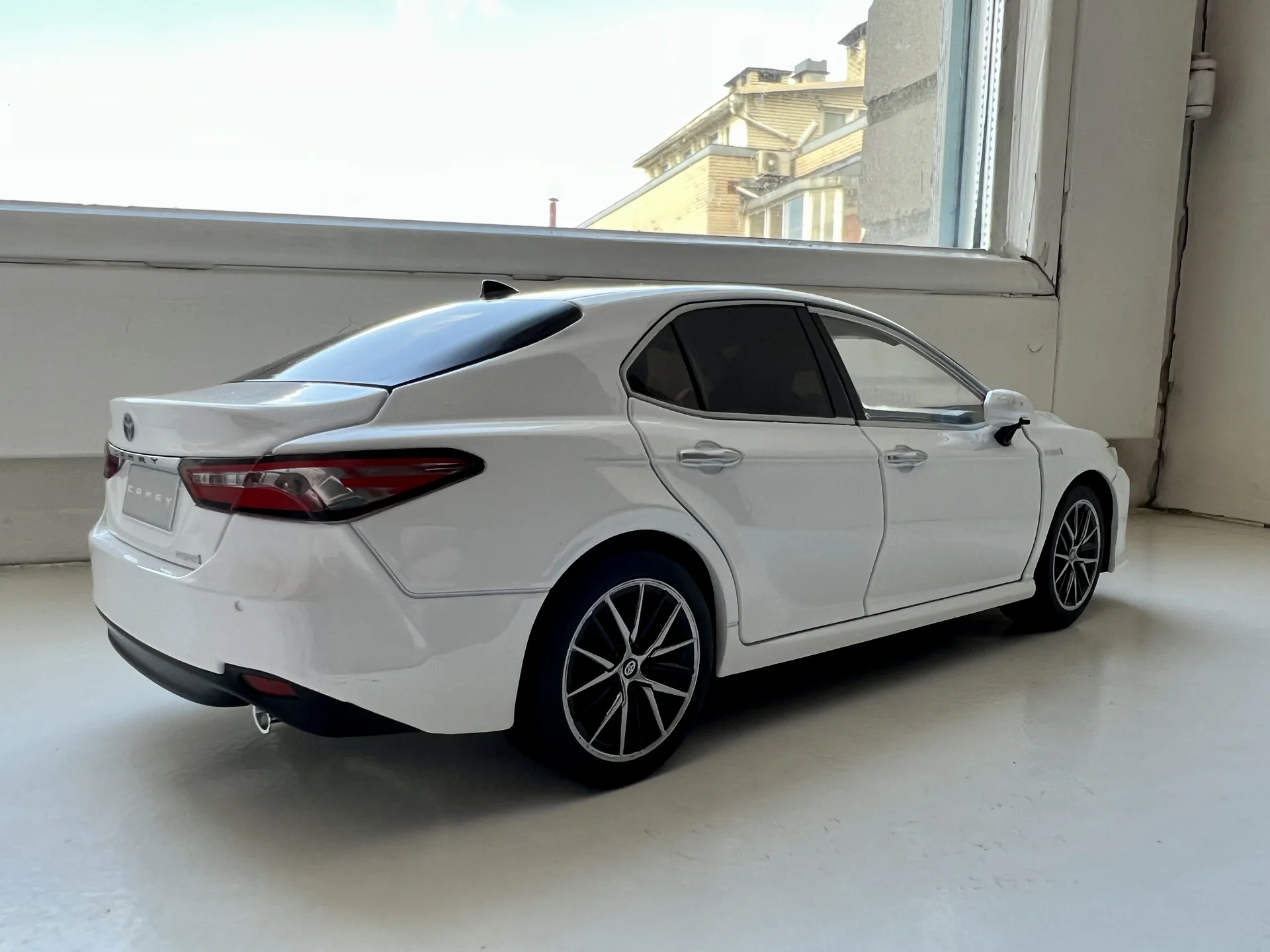 1:18 Toyota Camry - миниатюра 4