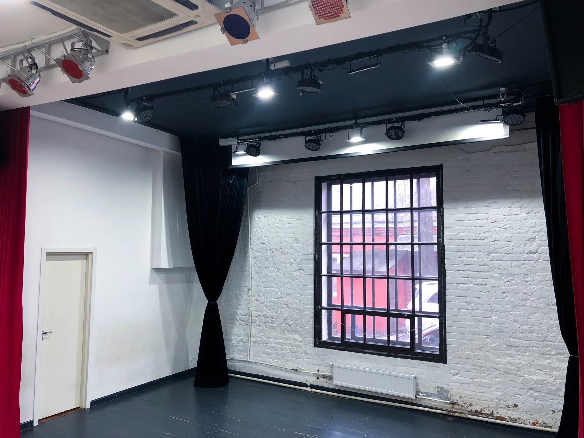 Почасовая аренда ЛОФТА 110м² со сценой и светом. м. Павелецкая / Серпуховская. Без комиссии! 2000₽/ч - миниатюра 5
