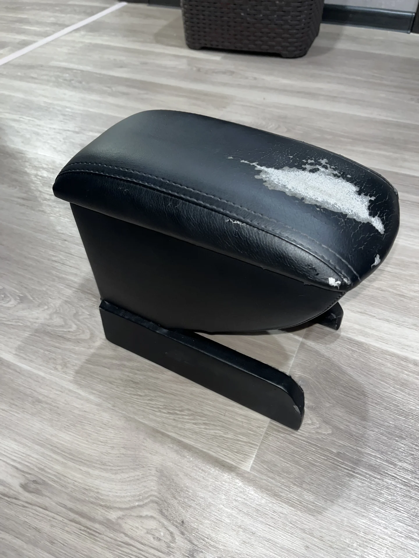 Подлокотник Skoda Rapid - изображение 1