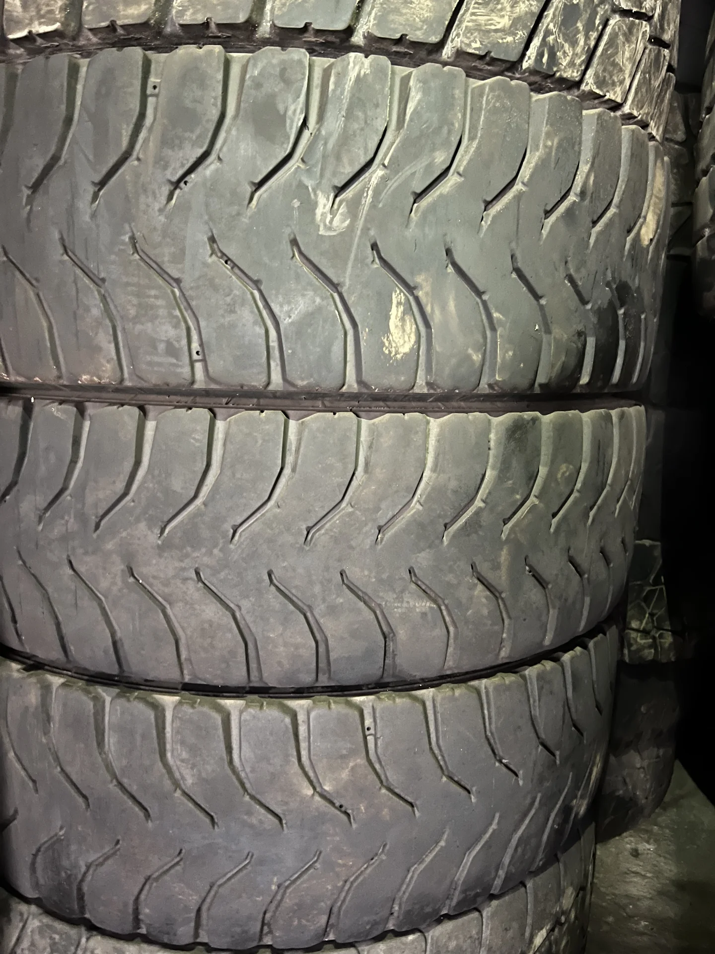 Шины 315/80/22,5 Michelin карьерная из Германии - миниатюра 2