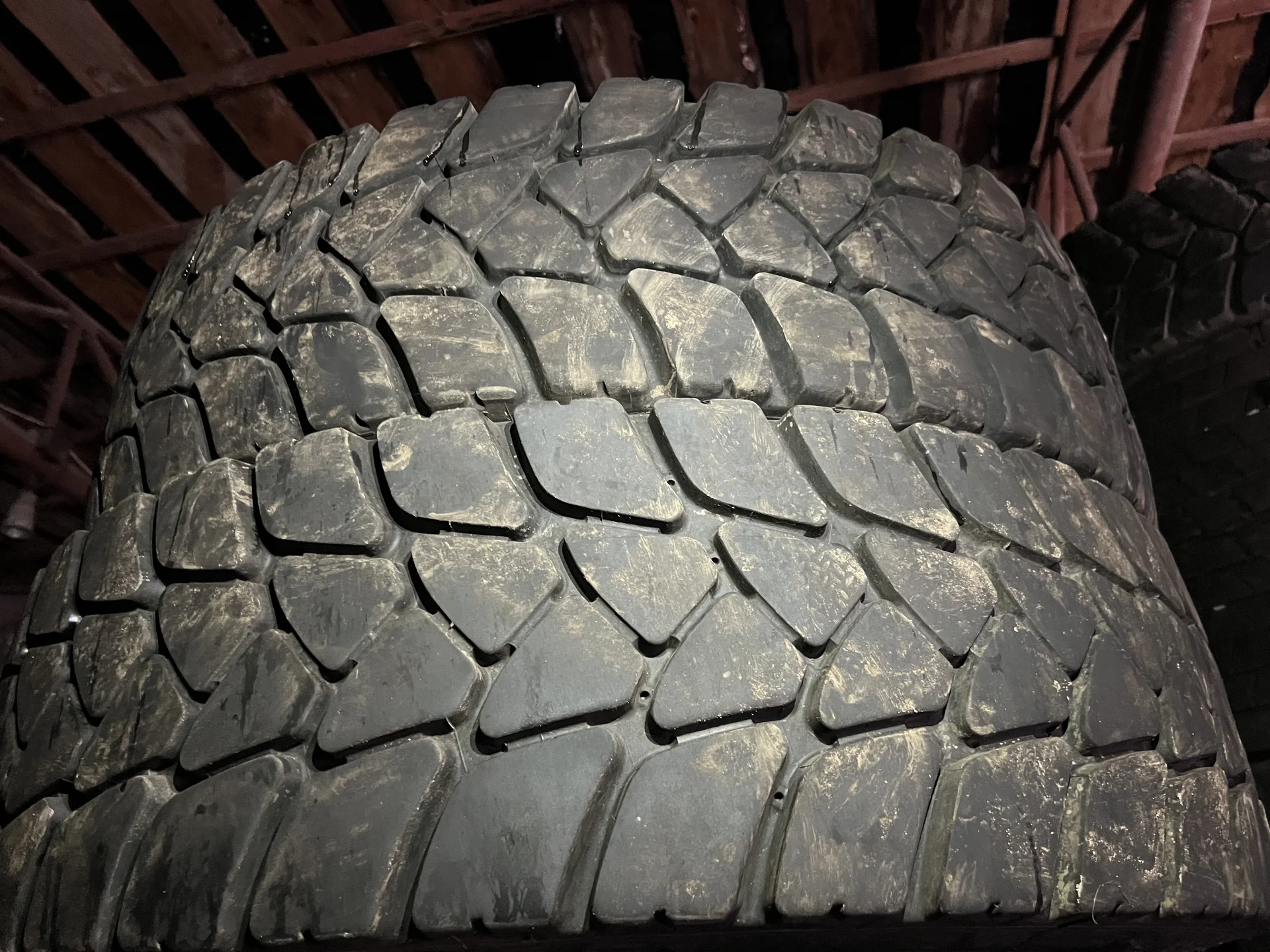 Шины 315/80/22,5 Michelin карьерная из Германии - миниатюра 4