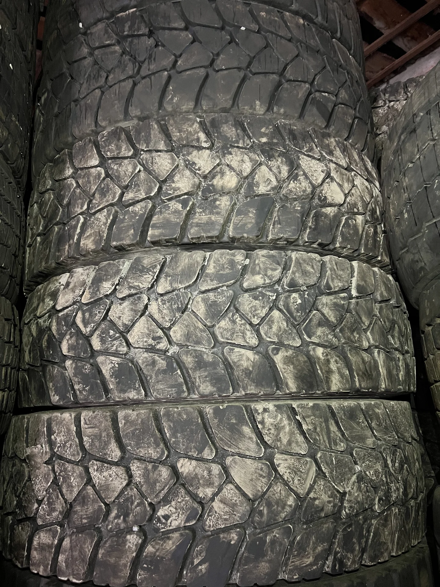 Шины 315/80/22,5 Michelin карьерная из Германии - миниатюра 5