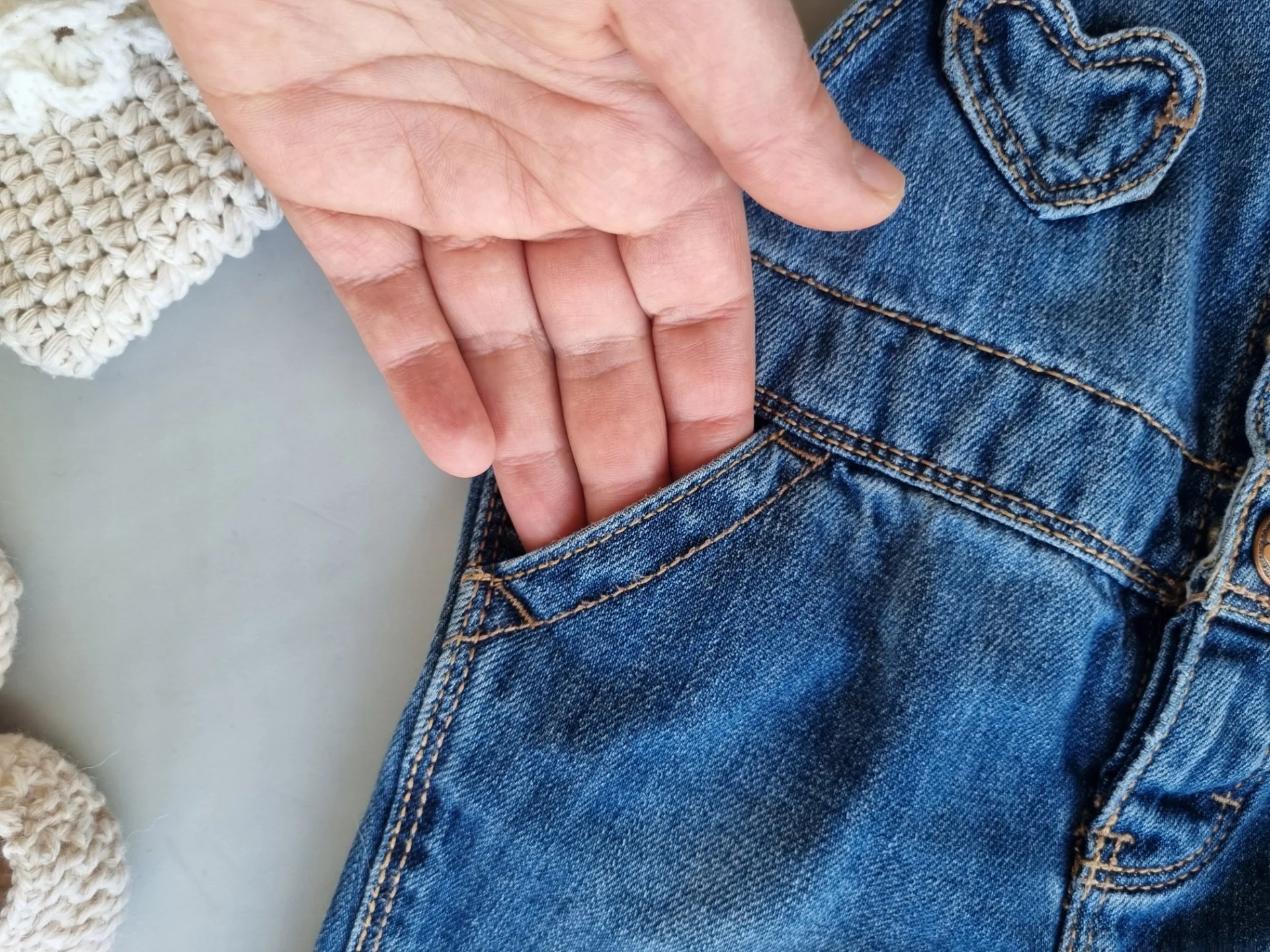 джинсовый комбинезон OshKosh B'gosh на девочку 9 мес - миниатюра 11