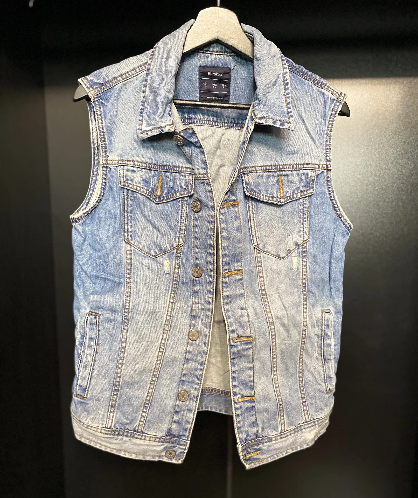 Джинсовая жилетка Bershka