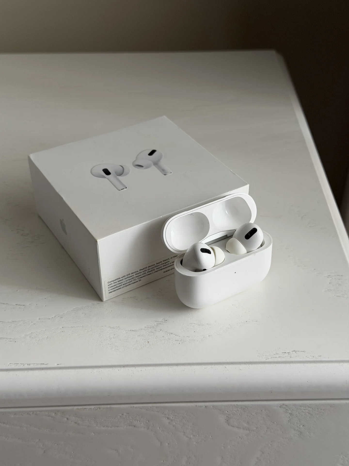 Apple AirPods Pro 1 (оригинал, б/у) - миниатюра 2