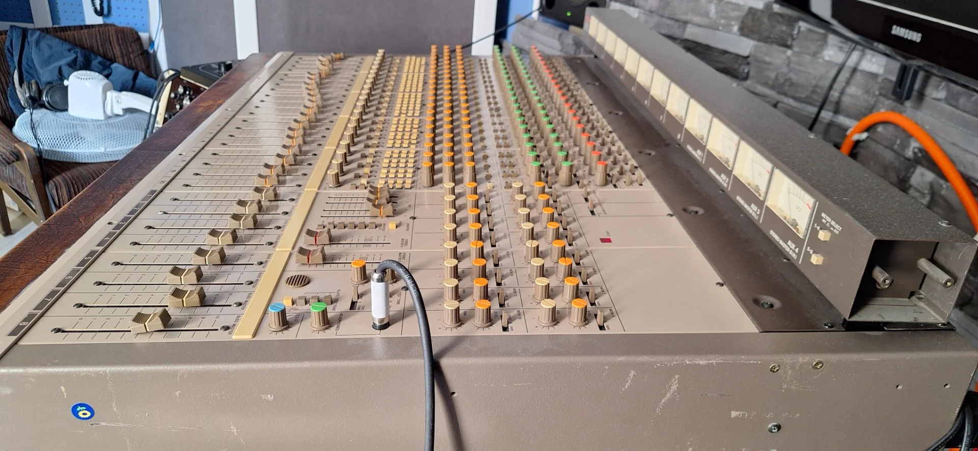 Микшерный пульт Tascam M-520 - миниатюра 5