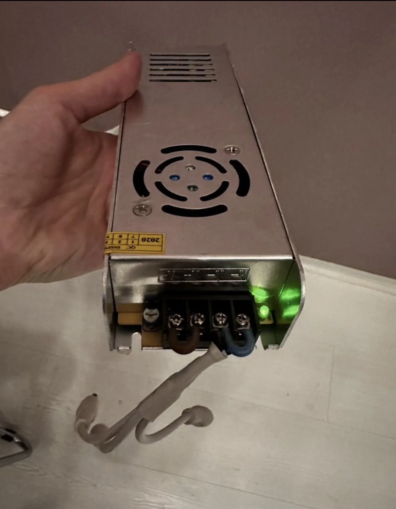 Блок питания для светодиодной ленты 12 V б/у - миниатюра 3